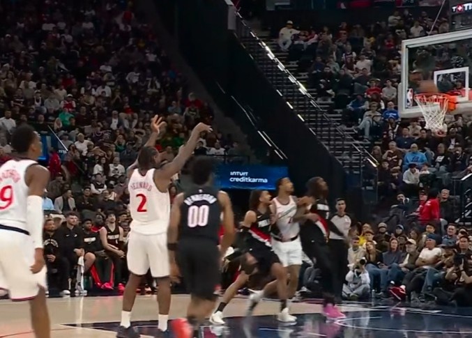 bob半岛体育官网-稳稳的！小卡造杀伤罚球命中 个人连续第52场20+延续个人纪录